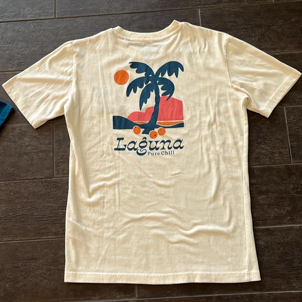 ๐ Two Laguna tees ๐ - tropical theme menโs size small - great condition - Picture 6 of 10